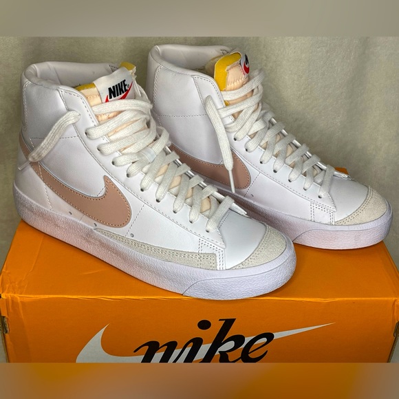 Nike Blazer Mid ‘77 with blush swoop. - Picture 3 of 8